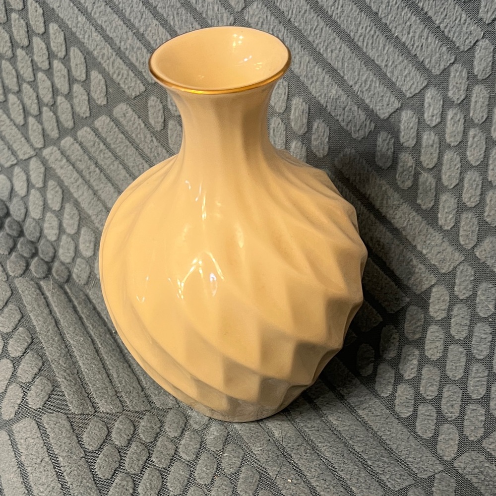 Lenox Ivory Richmond Swirl  5inch Vase